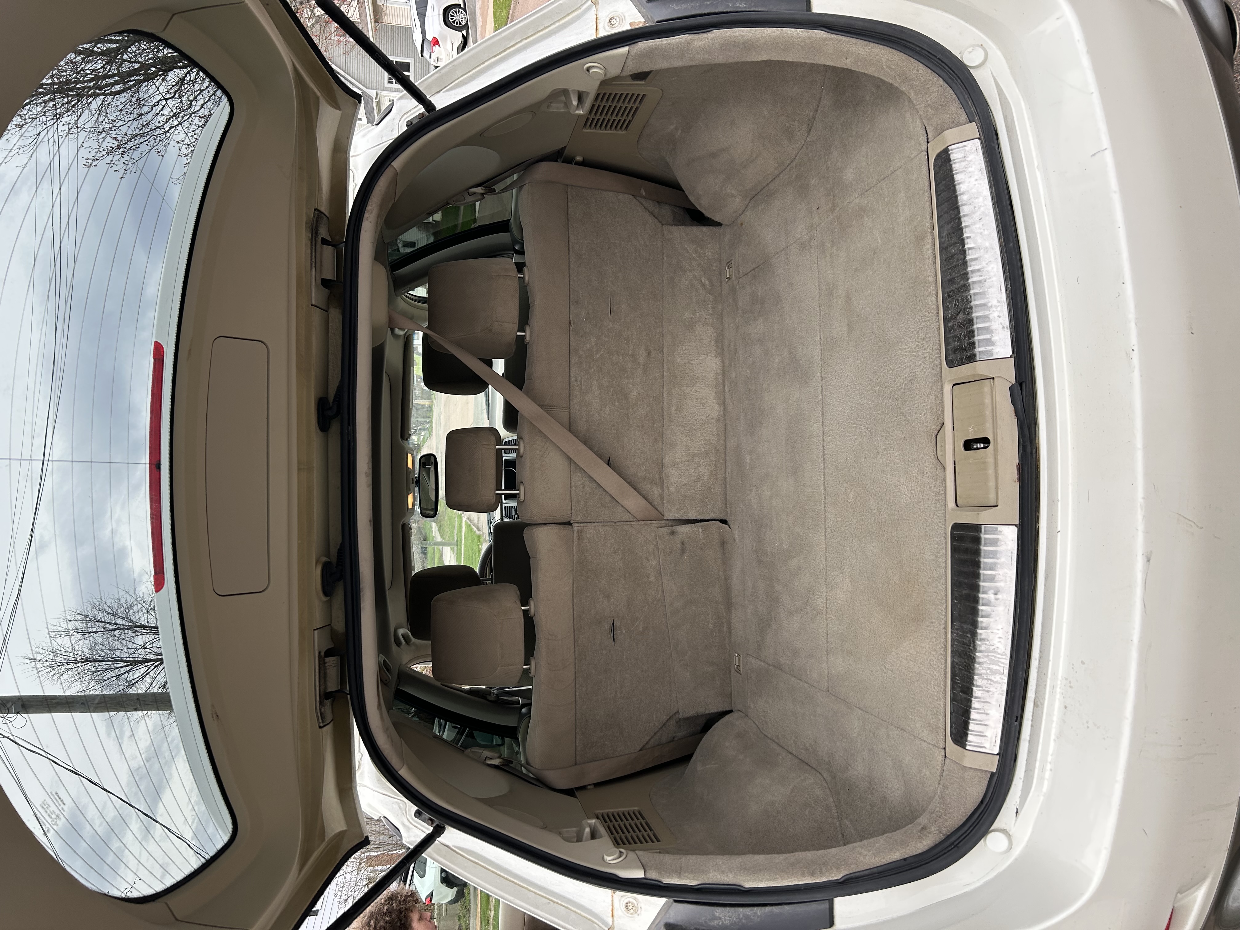Nissan Murano trunk after