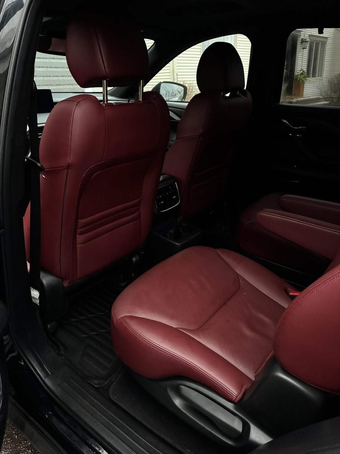 Mazda CX-9 middle row after